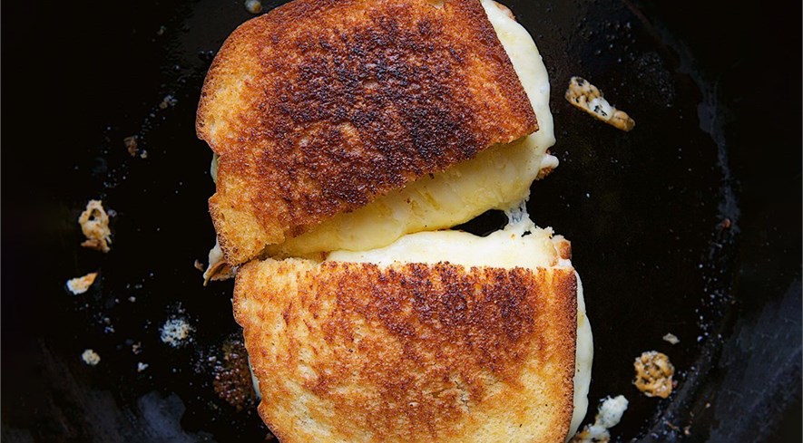 https://www.chefswarehouse.com/contentassets/96064fb8497c43599bb918e1696d350b/cowgirl-creamery_classic-simple-grilled-cheese_885.png?format=jpg&quality=90&w=1400&mode=crop